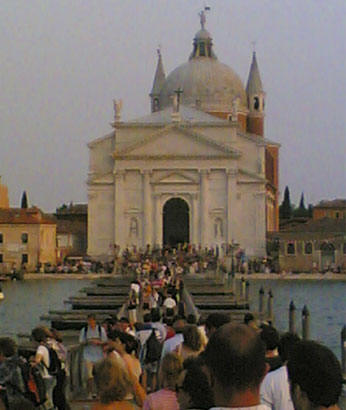 PONTE DI BARCHE SUL CANAL GRANDE PER LA FESTA DEL REDENTORE A VENEZIA